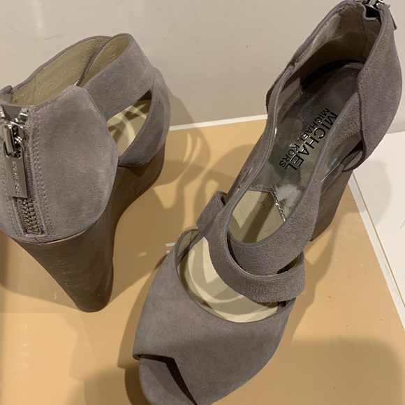 Michael Kors Soft Gray Suede Harley Platform Wedge Heel Strappy Sandal Zipper - Picture 13 of 16